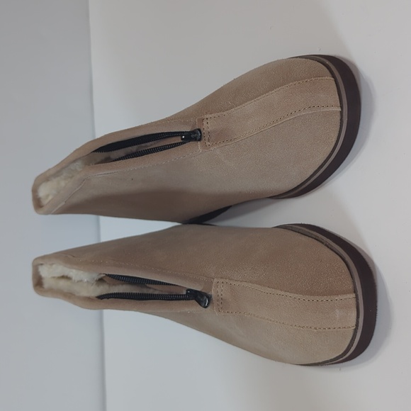 The Vermont Country Store Tan Suede Ankle Boots Size 9 - Picture 3 of 11